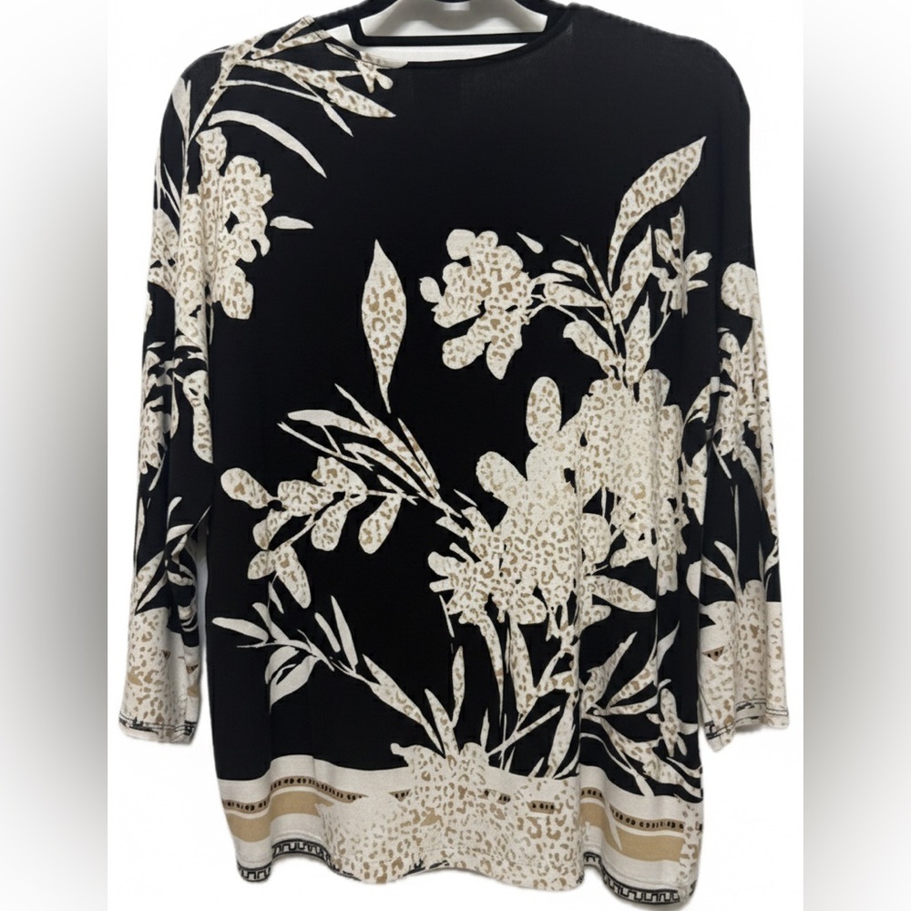 Chico's Size 0 Black Floral & Leopard Print V-Neck Top - Soft Jersey Knit - Picture 2 of 7